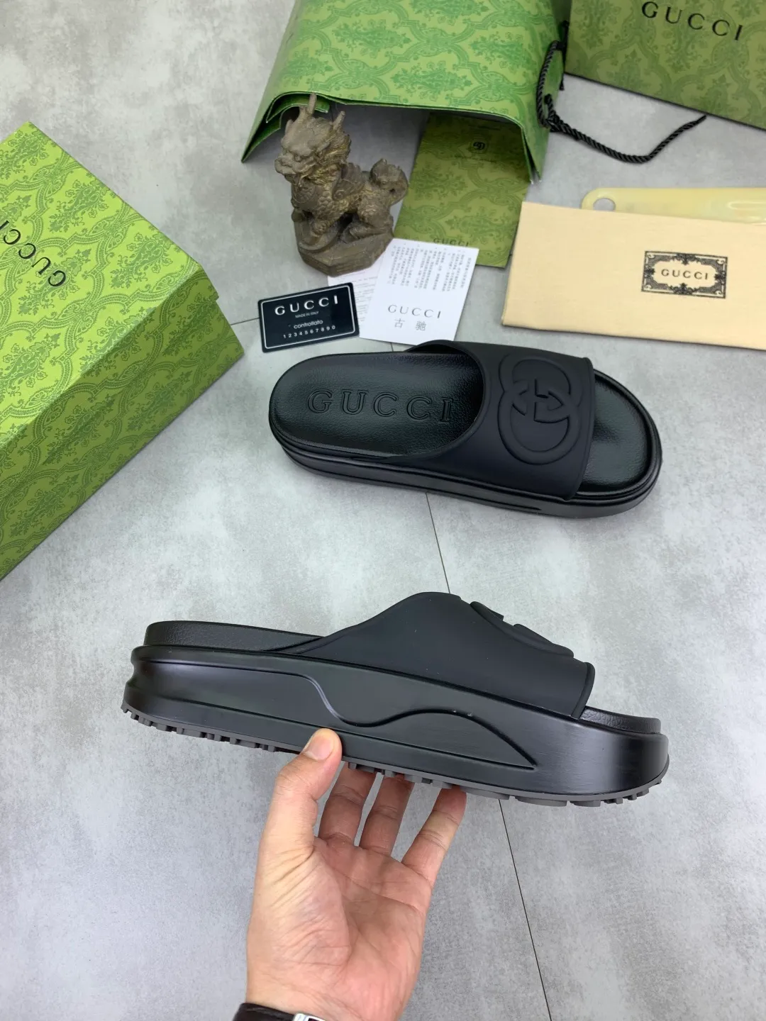 Men's Men's Shoes 💰P300💰[New Style] High Version 🎁🎁🎁 GUCCI New Year of the Snake casual slippers, original official website, perfect workmanship, transmitting a kind of noble luxury, sublimating its definition of luxury in Gucci's high-end extraordinary craftsmanship. Original Gucci double G combination outsole, code number: 35-46, complete package